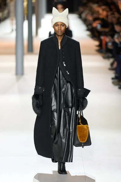 Look 50